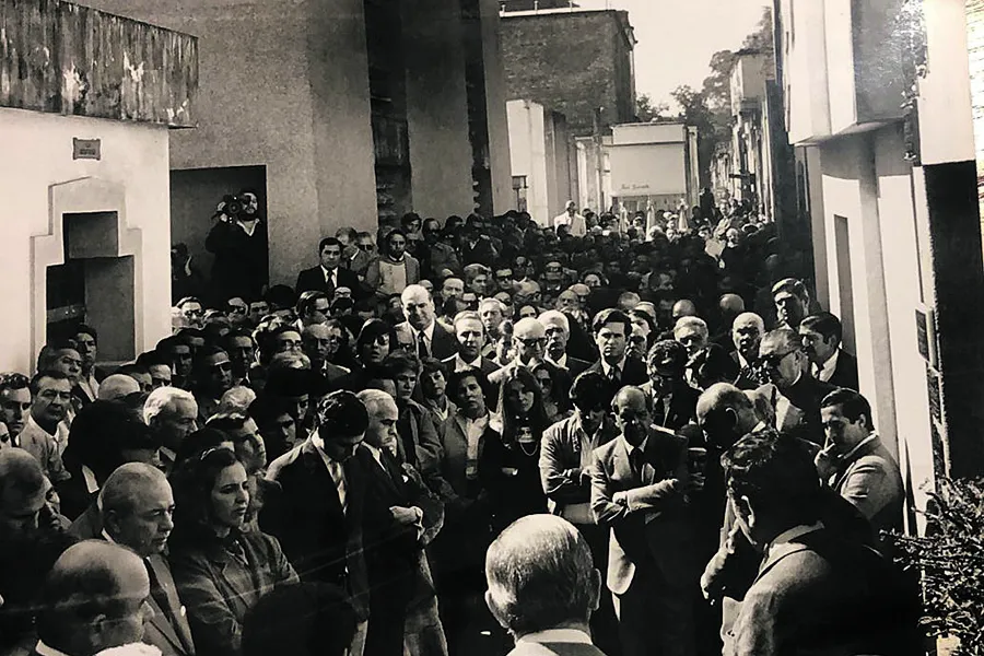 HONDA CONGOJA. La despedida, en el cementerio.