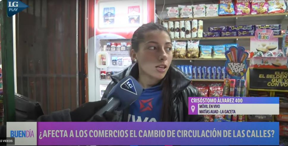 QUEJAS. Una de las comerciantes afectadas por el cambio de sentido.