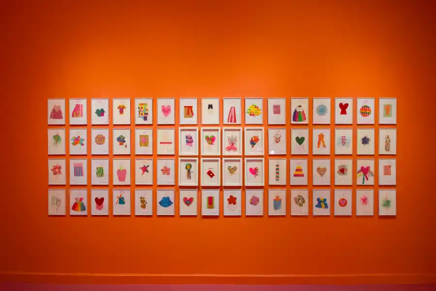 La muestra de Agatha Ruiz de la Prada y un reconocimiento por su aporte a la moda sustentable