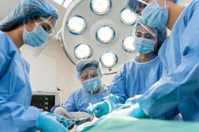 Cuánto gana un médico en Argentina y cómo se comparan sus salarios con el resto del mundo