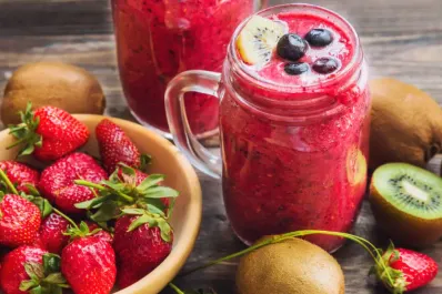 Dos batidos para hidratar la piel: el secreto para retrasar la aparición de arrugas