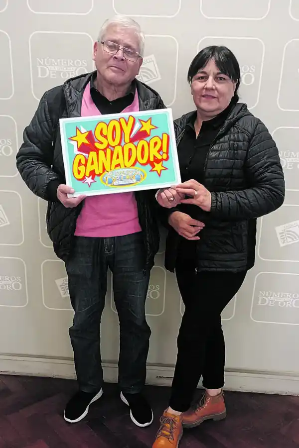 GANADOR NÚMERO 1. Juan Carlos Godoy y su pareja.