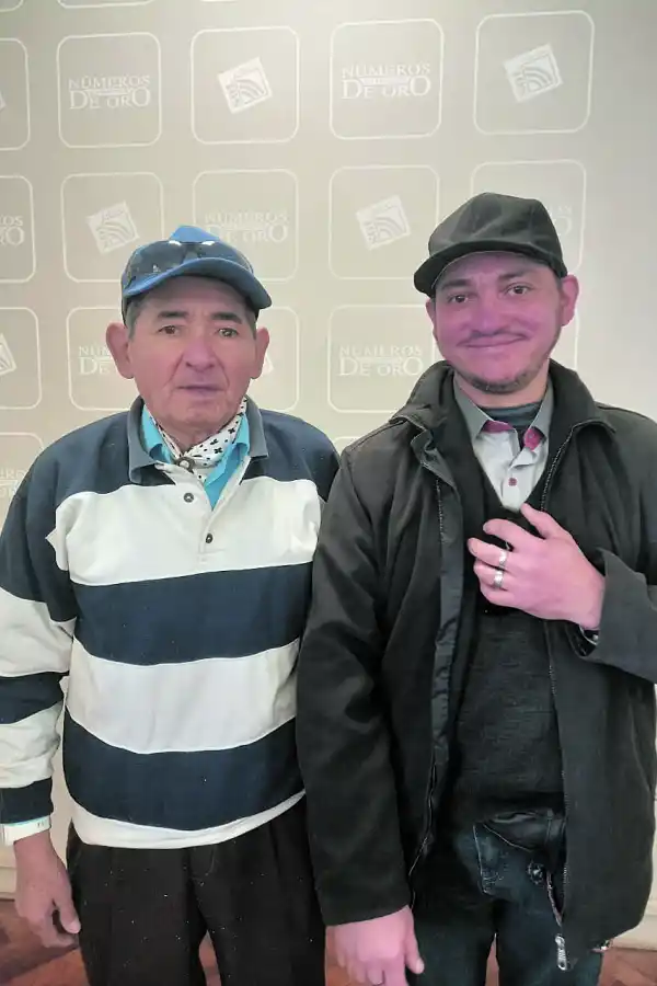 FELICES. Máximo Contreras y su hijo en las oficinas de LA GACETA.