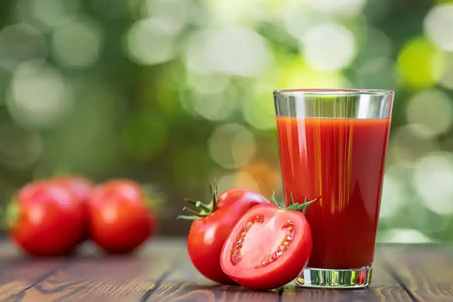 El jugo de tomate puede ayudar a reducir el azúcar en sangre.