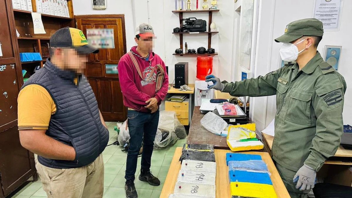 Detienen a 11 mochileros en Salta con 202 kilos de cocaína