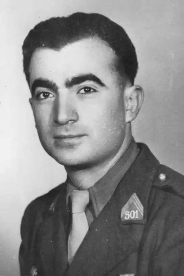 CON EL UNIFORME DE LAS FUERZAS FRANCESAS. Benjamín Josset ocultó que era menor de edad para poder participar.