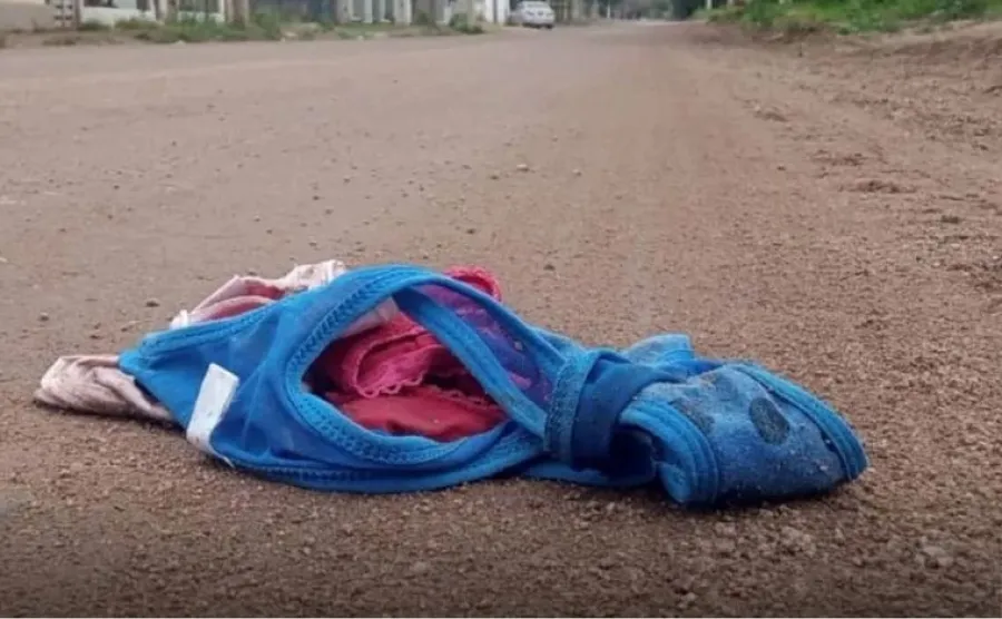 Misterio por las bombachas que aparecieron tiradas en Colonia Caroya. (Foto: Radio Comunicar)