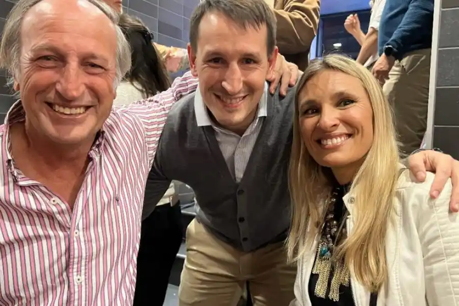 ALEGRES. Evaristo Paz, Evaristo Paz (hijo) y María Paz evocaron los momentos vividos.