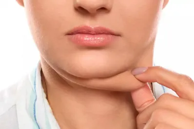 La faja facial que usan las celebridades: ¿realmente reduce la papada o es otro mito viral?