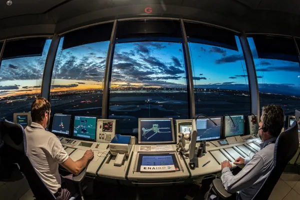 Controladores aéreos anuncian medidas de fuerza en septiembre