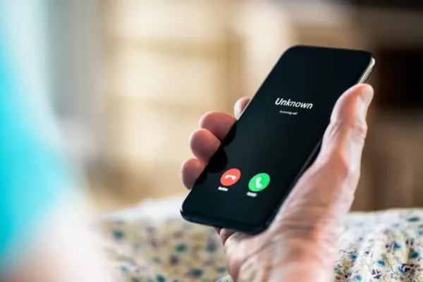 Las tres frases que delatan un intento de estafa por celular, según los expertos