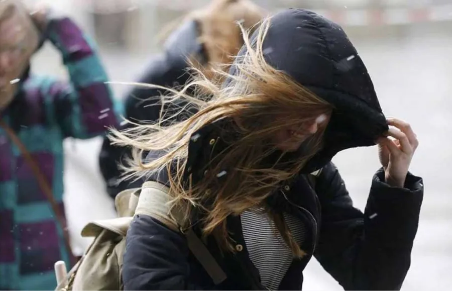 Rige una alerta por vientos fuertes y lluvias en varias provincias