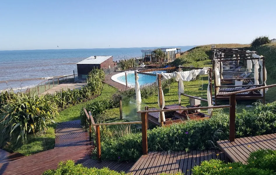 La playa no se ve desde la ruta.