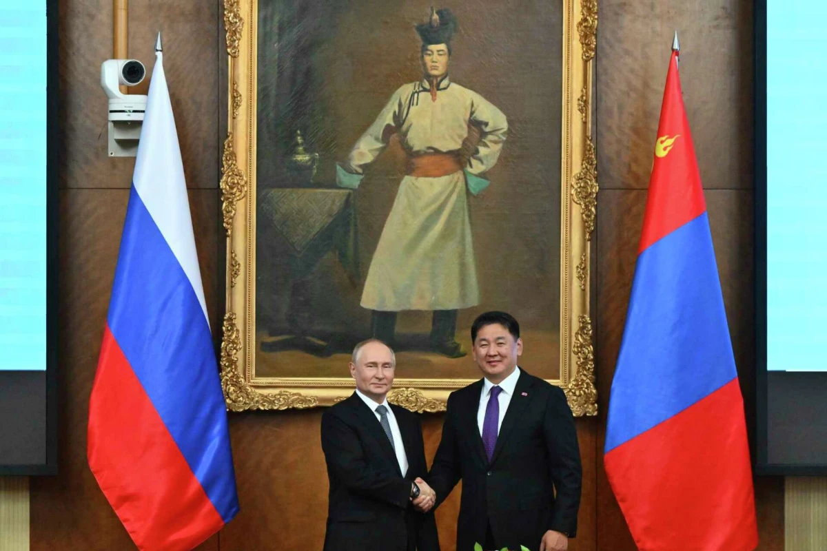 RECEPCIÓN SOLEMNE. Putin y su par mongol, Ukhnaagiin Khürelsükh, este martes durante la visita de Estado. / GOBIERNO DE MONGOLIA