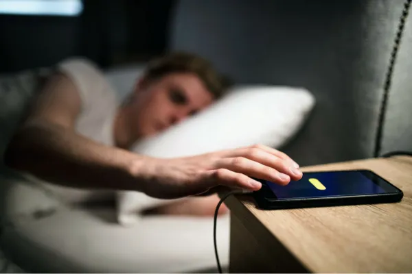 Psicólogos del sueño explican por qué nunca debemos posponer la alarma