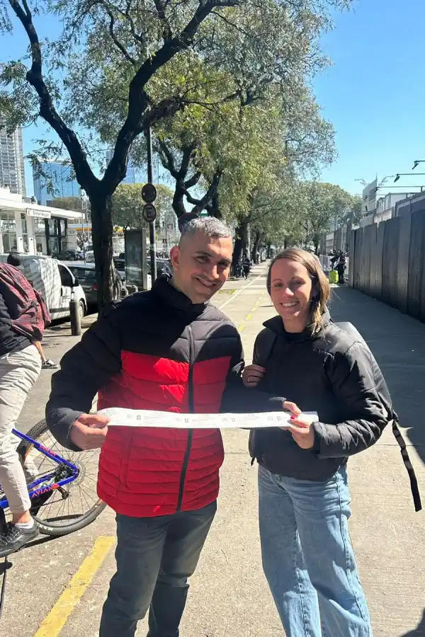 CONTENTOS. Matías Morales y su esposa Florencia, oriundos de Castelar, hicieron un esfuerzo para comprar las entradas.
