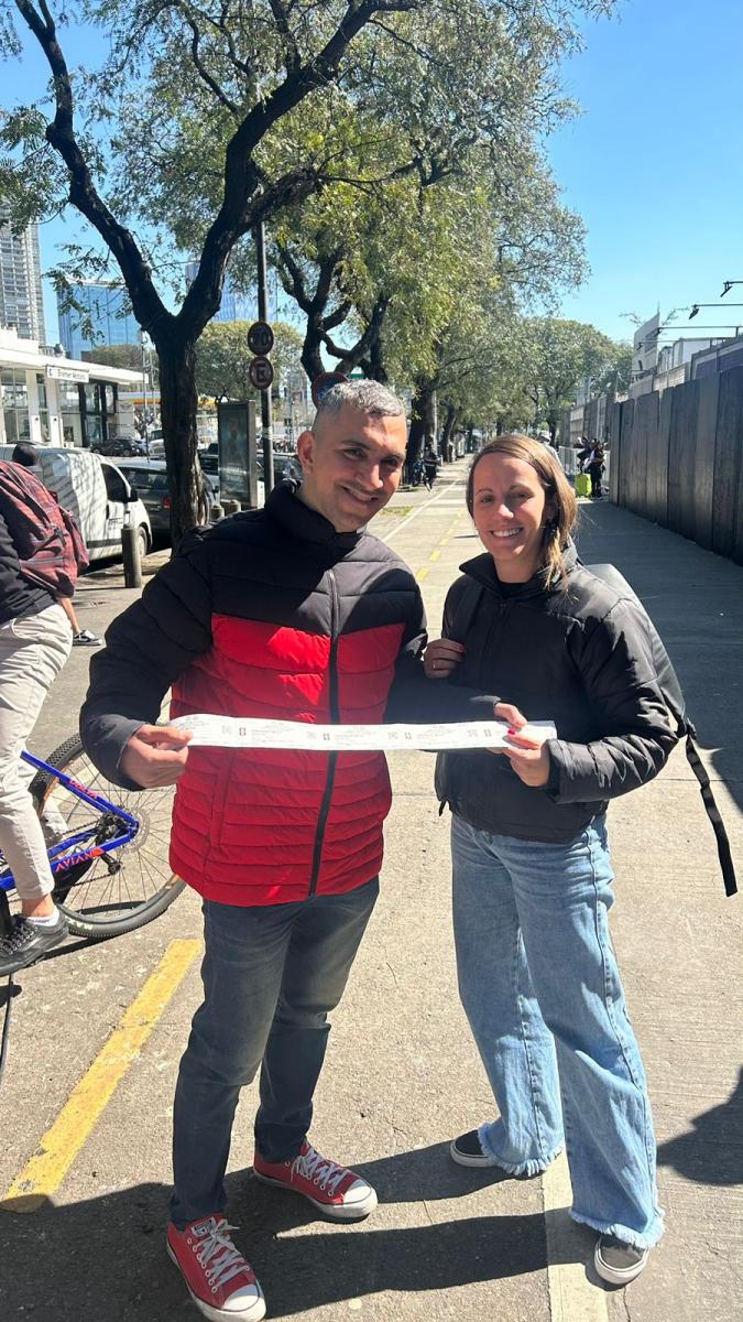 CONTENTOS. Matías Morales y su esposa Florencia, oriundos de Castelar, hicieron un esfuerzo para comprar las entradas.