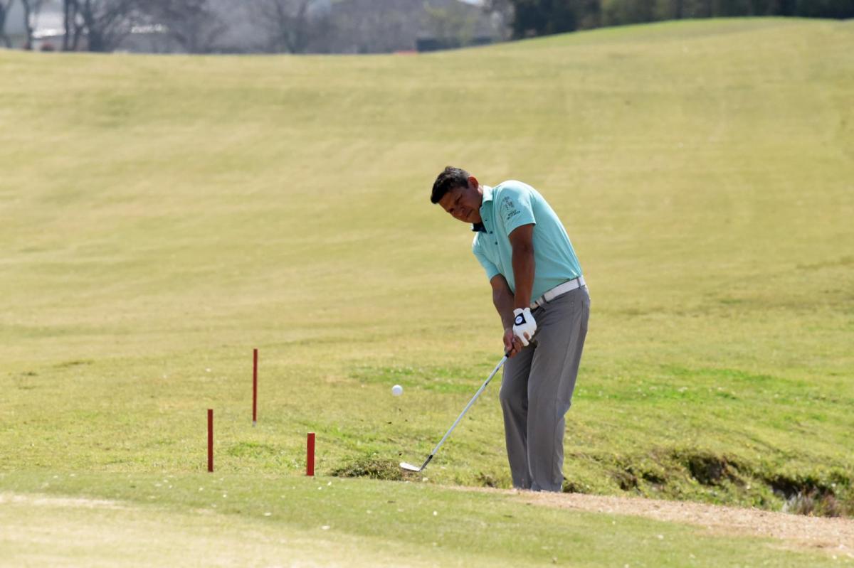 MÁXIMA CONCENTRACIÓN. Andrés “Pigu” Romero quedó en el puesto 38° durante la primera ronda, con 73 golpes.