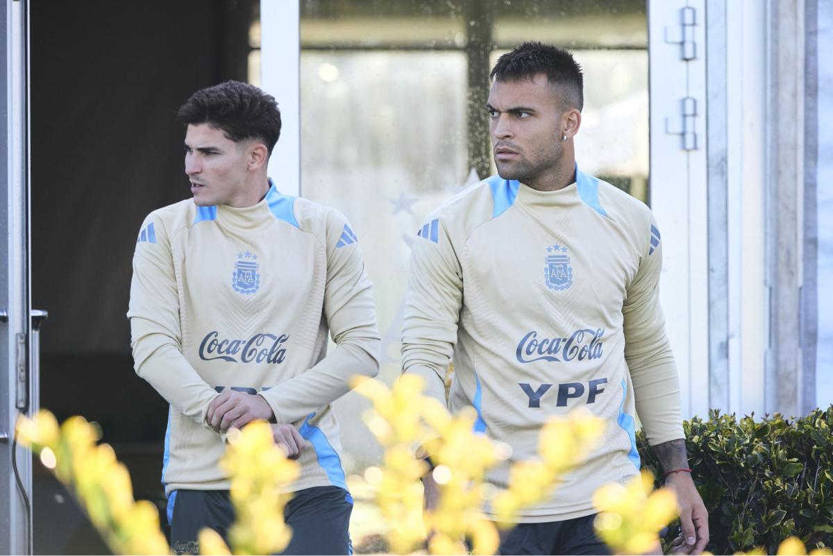 RENOVACIÓN. Frente a la ausencia de Messi y Di María, Lautaro Martínez y Julián Álvarez serían titulares para enfrentar Chile.