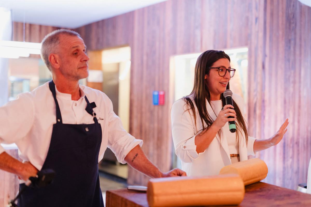 Santa Rosa presenta la provoleta ahumada, una tormenta de sabor en su 105° aniversario