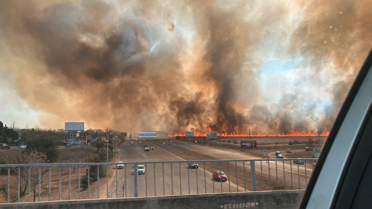 Córdoba: los incendios están fuera de control y hay un bombero en terapia intensiva