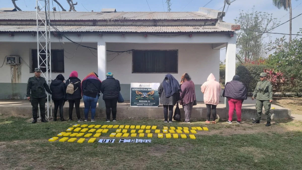 Detienen a ocho pasajeras con 62 kilos de cocaína adosados a sus cuerpos