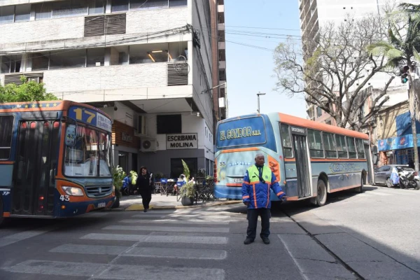 Para levantar el paro de colectivos, UTA exige un ofrecimiento superior del Gobierno nacional