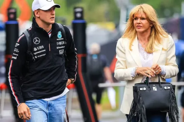 La esposa de Schumacher, enfurecida por la designación de Colapinto