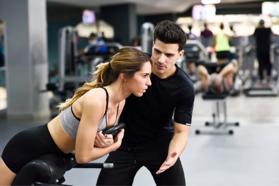Los errores más comunes al empezar en el gimnasio (y cómo evitarlos)