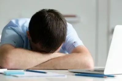 Pasar muchas horas sentado puede acortar la expectativa de vida, según especialistas