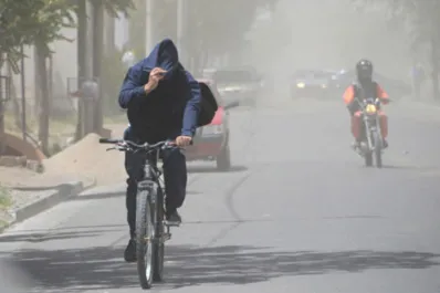 Alerta por fuertes vientos en tres provincias: ¿cómo estará el clima el fin de semana?