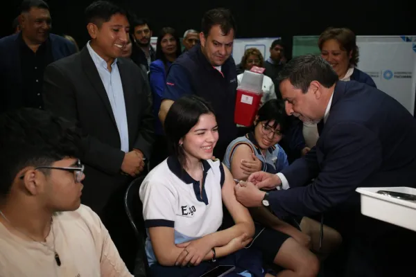 Dengue: comenzó la campaña de vacunación para docentes, jóvenes y personal de la salud en Banda del Río Salí