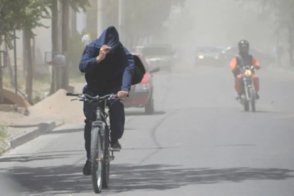 Alerta por fuertes vientos en tres provincias: ¿cómo estará el clima el fin de semana?