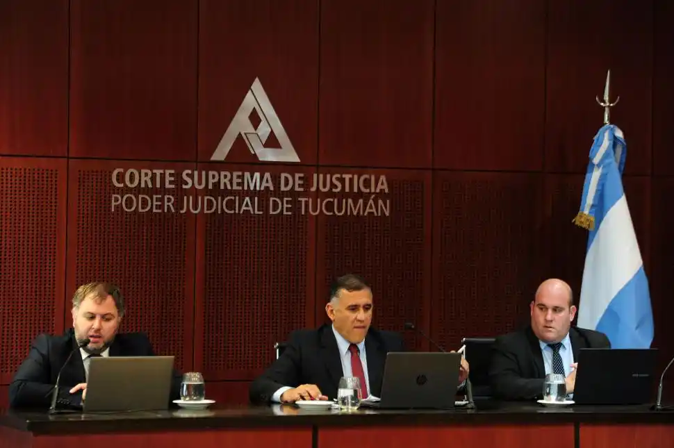 JUECES. Lucas Taboada, Javier Tomas y Sebastián Mardiza dirigen el juicio 