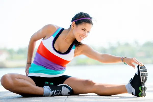 Guía de estiramientos para evitar lesiones en maratones y carreras largas