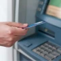 El botón que sí o sí debés apretar en el cajero automático para evitar que te vacíen la cuenta