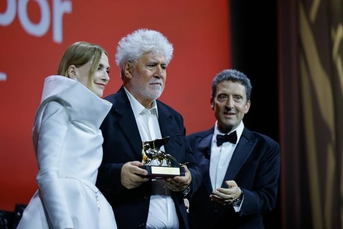 TEMA DURO. El filme de Almodóvar enfoca la eutanasia. @la_Biennale