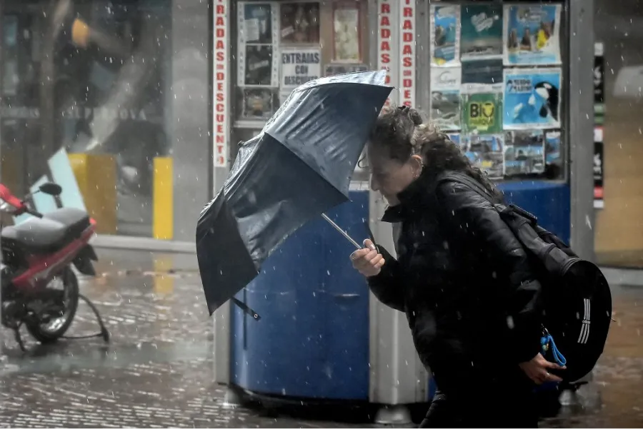 Rige una alerta amarilla por vientos fuertes y tormentas en algunas regiones