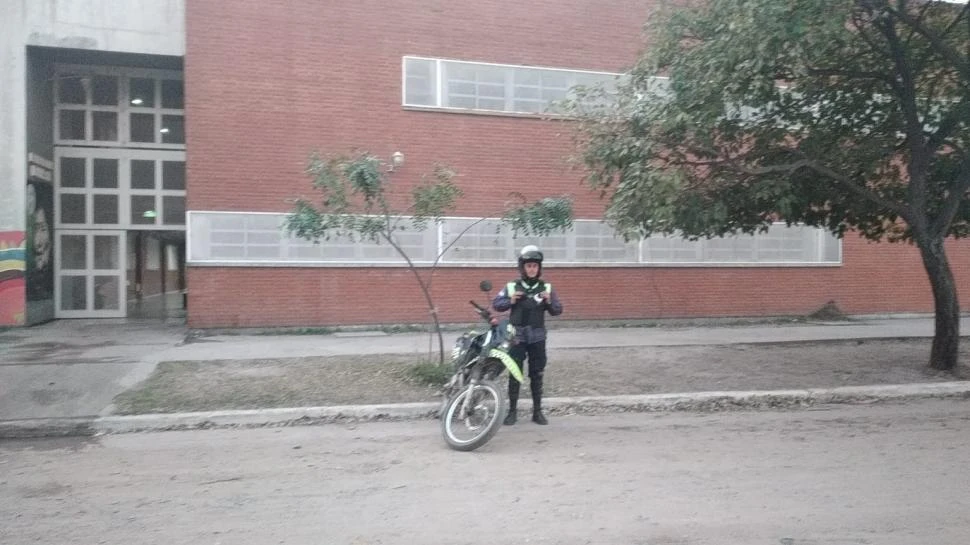 CONTROLES PREVENTIVOS. Los policías de la Unidad Regional Este tuvieron que realizar operativos preventivos para llevar paz tranquilidad.