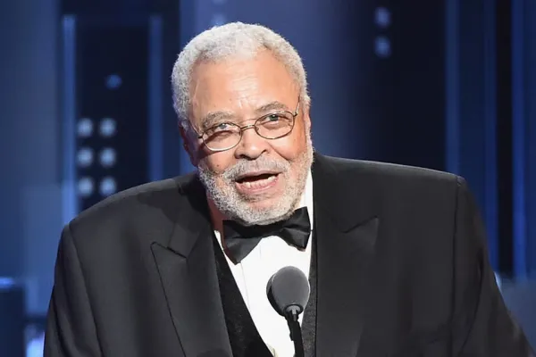 Murió James Earl Jones, el actor que dio voz a Darth Vader en la saga Star Wars