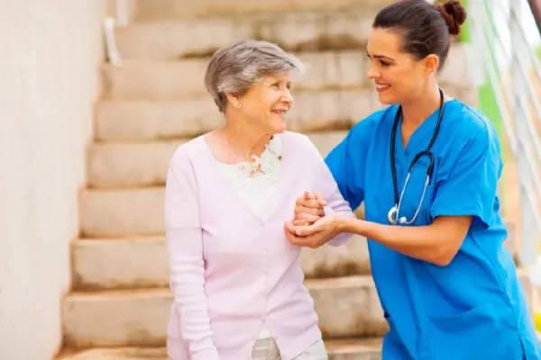 Cómo pedir ayuda con un cuidador domiciliario en PAMI en septiembre de 2024