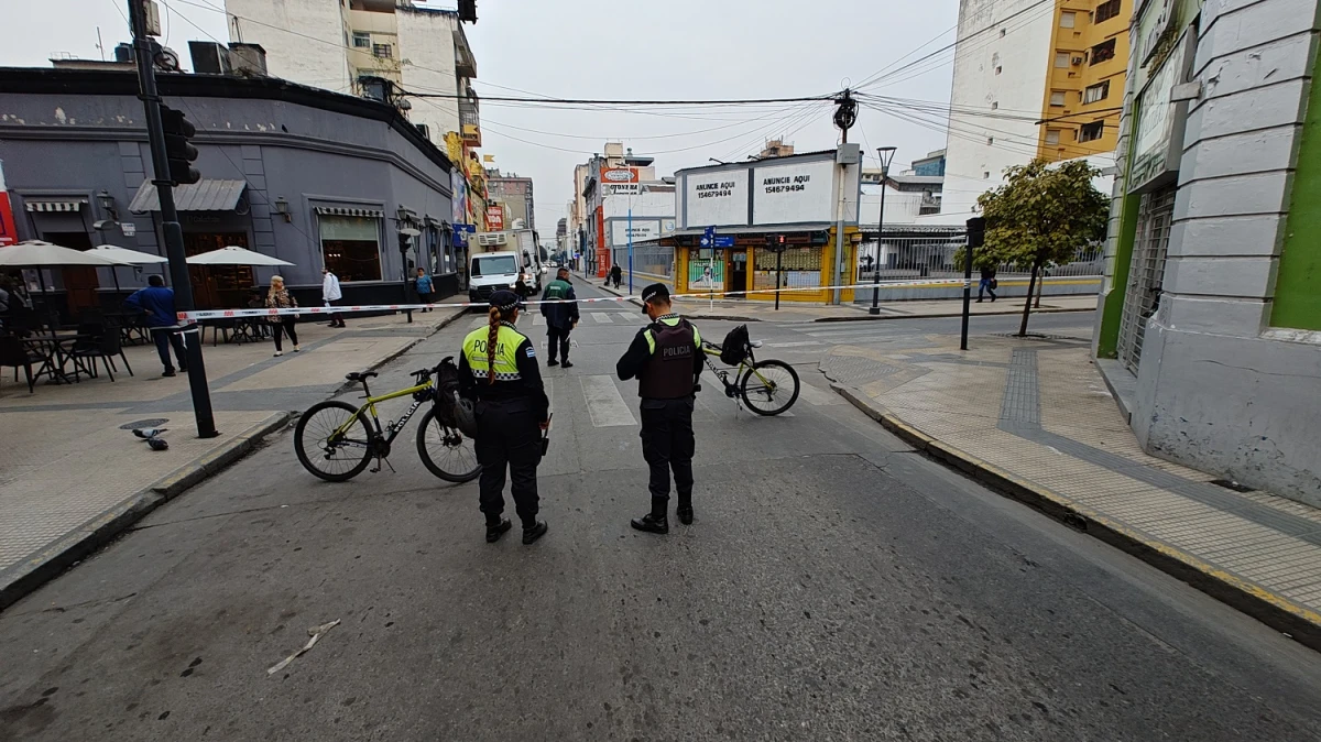 TRÁNSITO CORTADO. Los investigadores hicieron pericias en el lugar del hecho. LA GACETA/FOTO DE SANTIAGO GIMÉNEZ