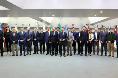 ¿Por qué motivo Jaldo no aparece en la foto de familia de los gobernadores?