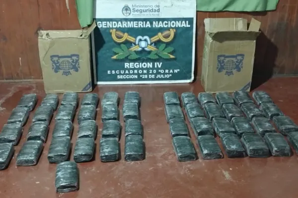 Intentaron evadir un control de Gendarmería ocultando 48 kilos de marihuana en cajas de cigarrillos