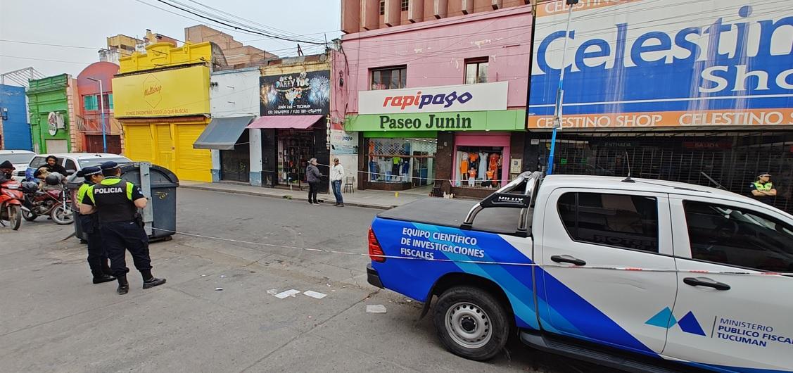 Lo agredió porque le habría llegado un mensaje de otra chica, dijo el tío del joven atacado por su pareja