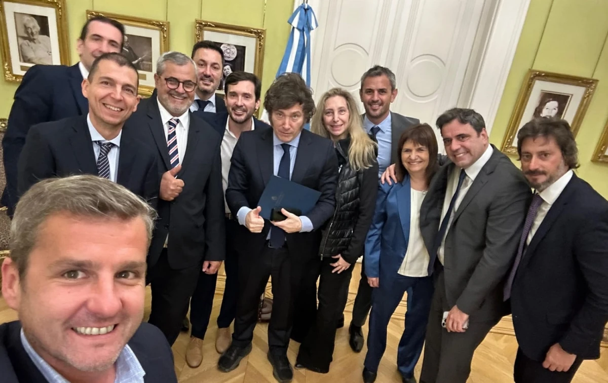 SELFIE. La foto que tomó Campero tras el encuentro con Milei. 