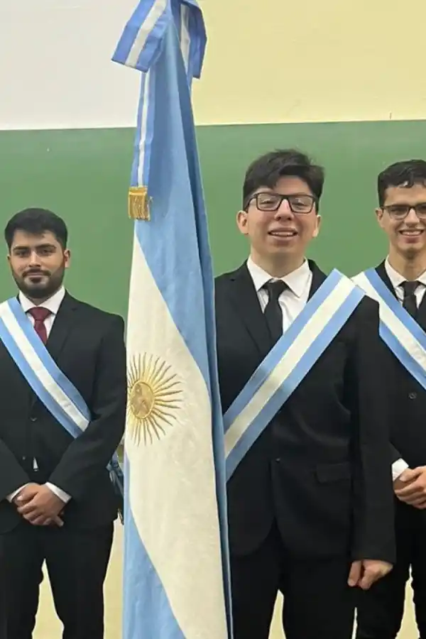 ABANDERADO. Está en el cuadro de honor de la Facultad de Ciencias Exactas de la UNT. / GENTILEZA DE SANTIAGO FERRARO