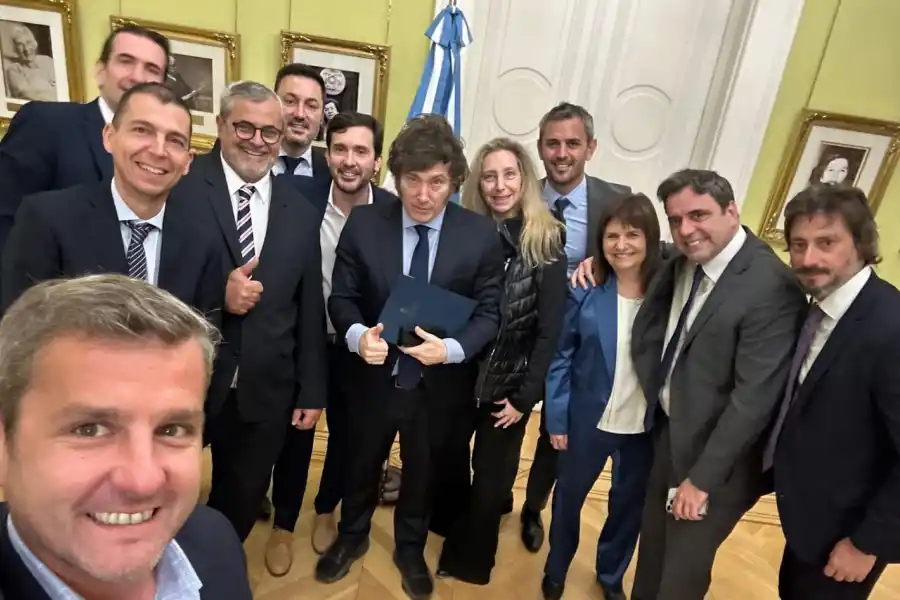 SELFIE. La foto que tomó Campero tras un encuentro con Milei. 
