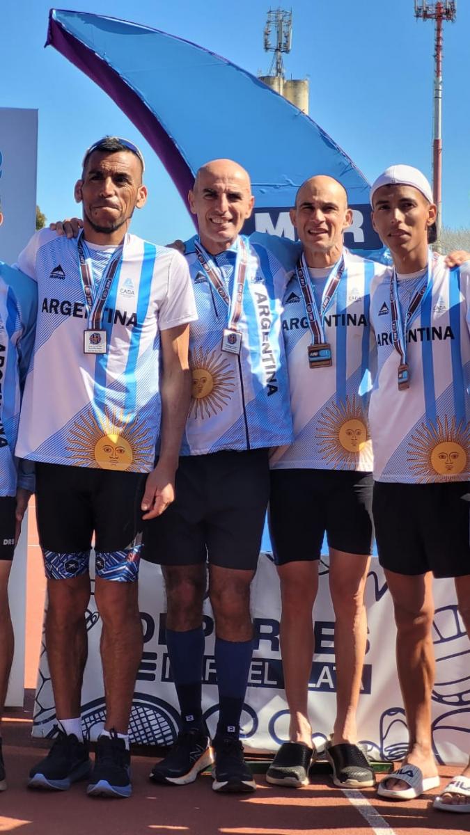 Corrió durante 24 horas, paró apenas dos veces y ayudó a que Argentina se quede con la medalla de bronce