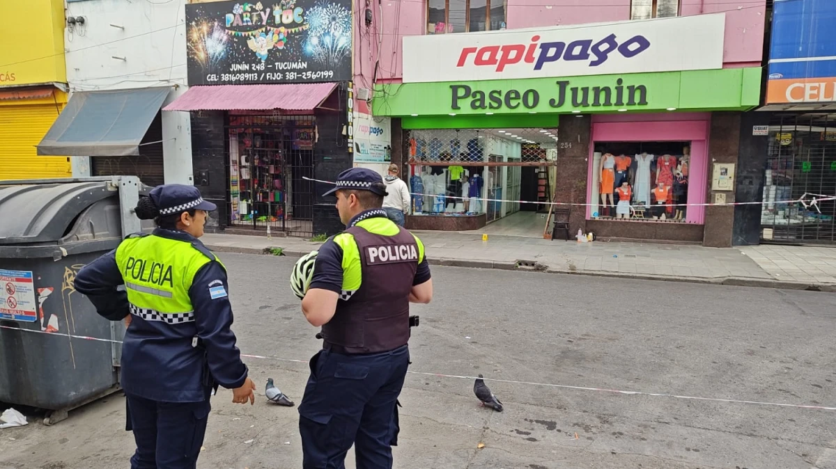 JUNIN AL 200. El hecho sorprendió a los comerciantes de la zona. LA GACETA/FOTO DE SANTIAGO GIMÉNEZ